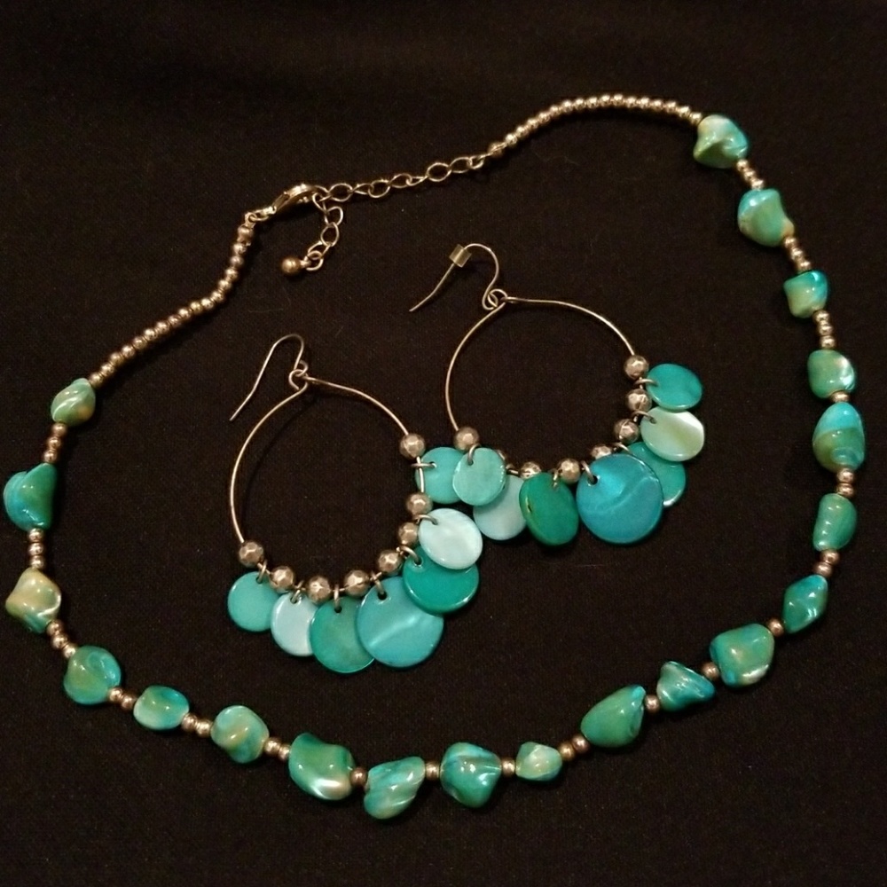 💗5/$25💗 Shell Gemstone Necklace and Earring Set